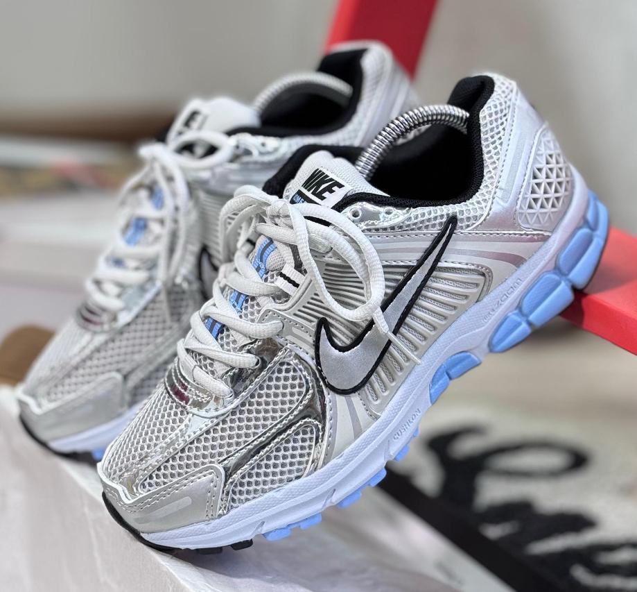 NK VOMERO V5 SUELA AZUL