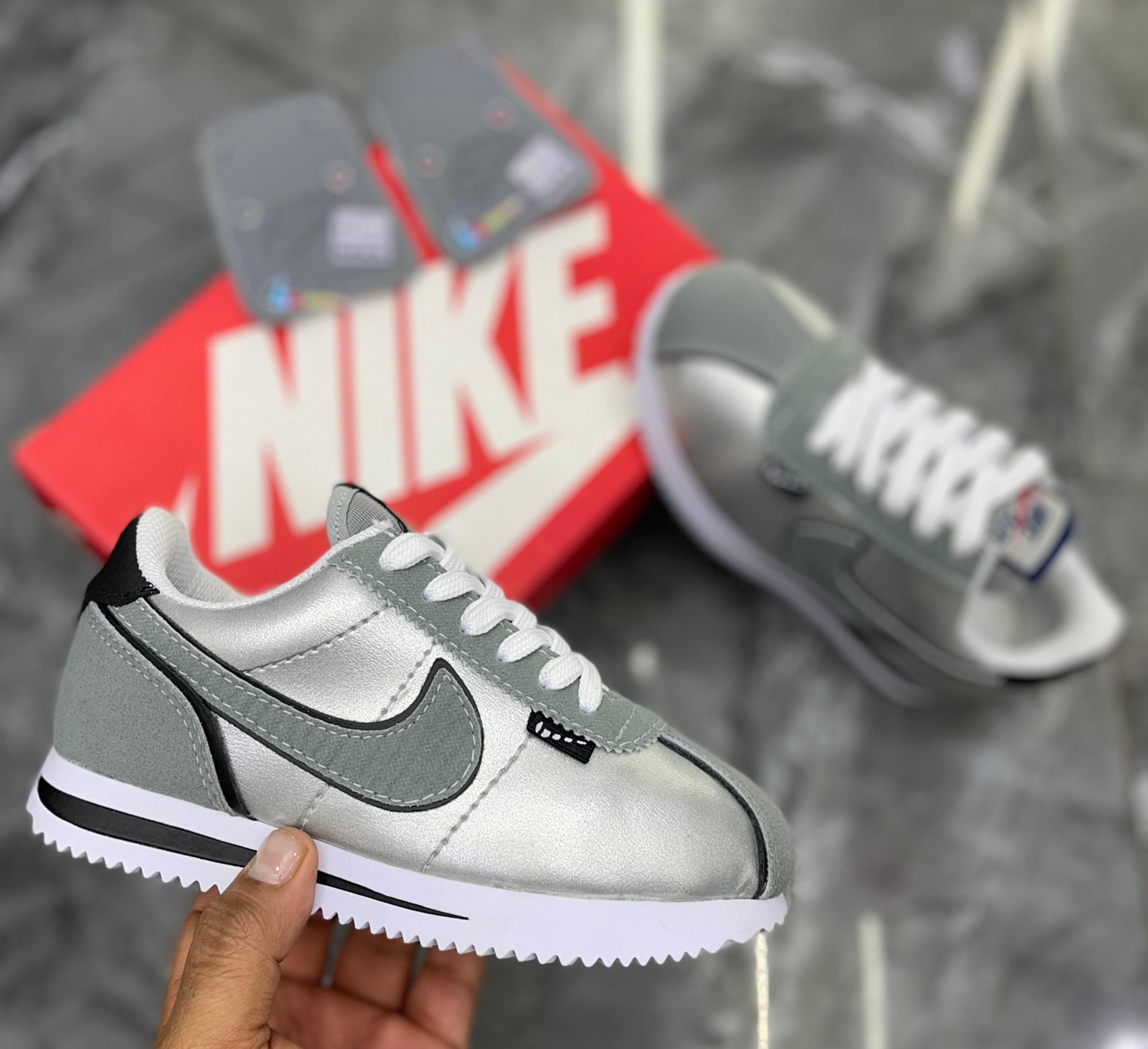 NK CORTEZ KIDS PLATEADA